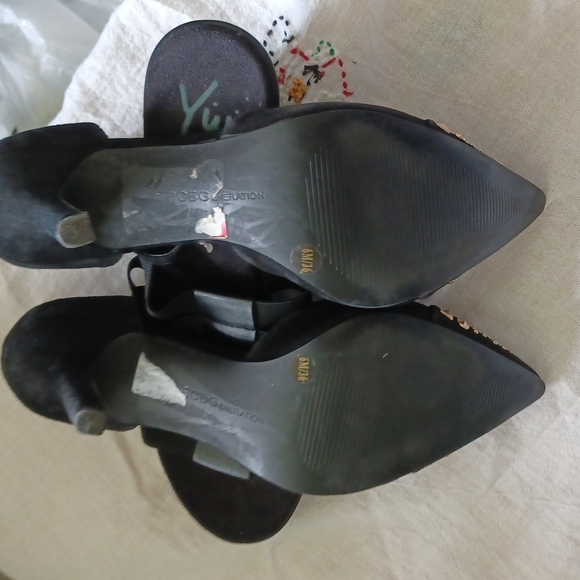 ❄️BCBG black strapy studded heels - Picture 5 of 8